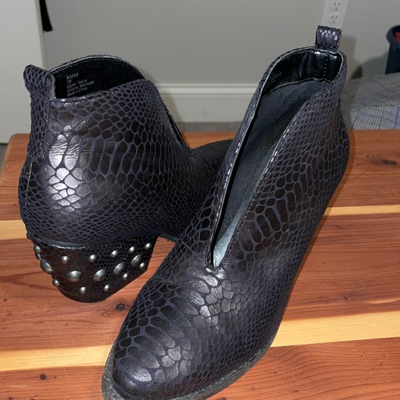 Coconuts by Matisse size 7 Booties - Picture 1 of 6